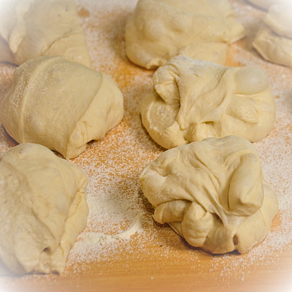 Teiglinge auf der Arbeitsplatte